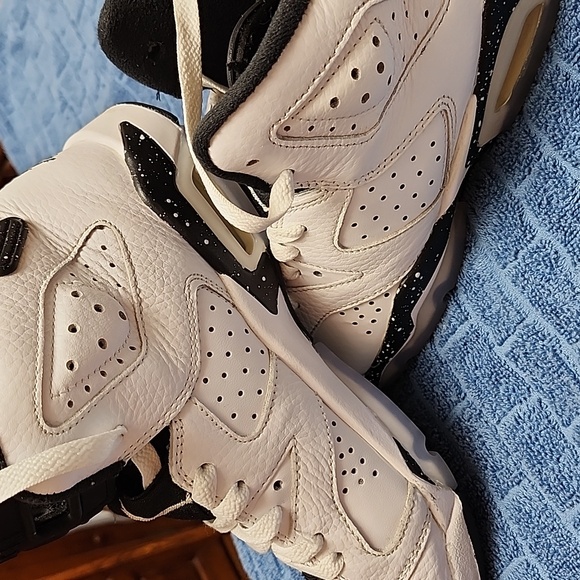 Jordan Kids' Black and White Sneakers - Picture 4 of 5